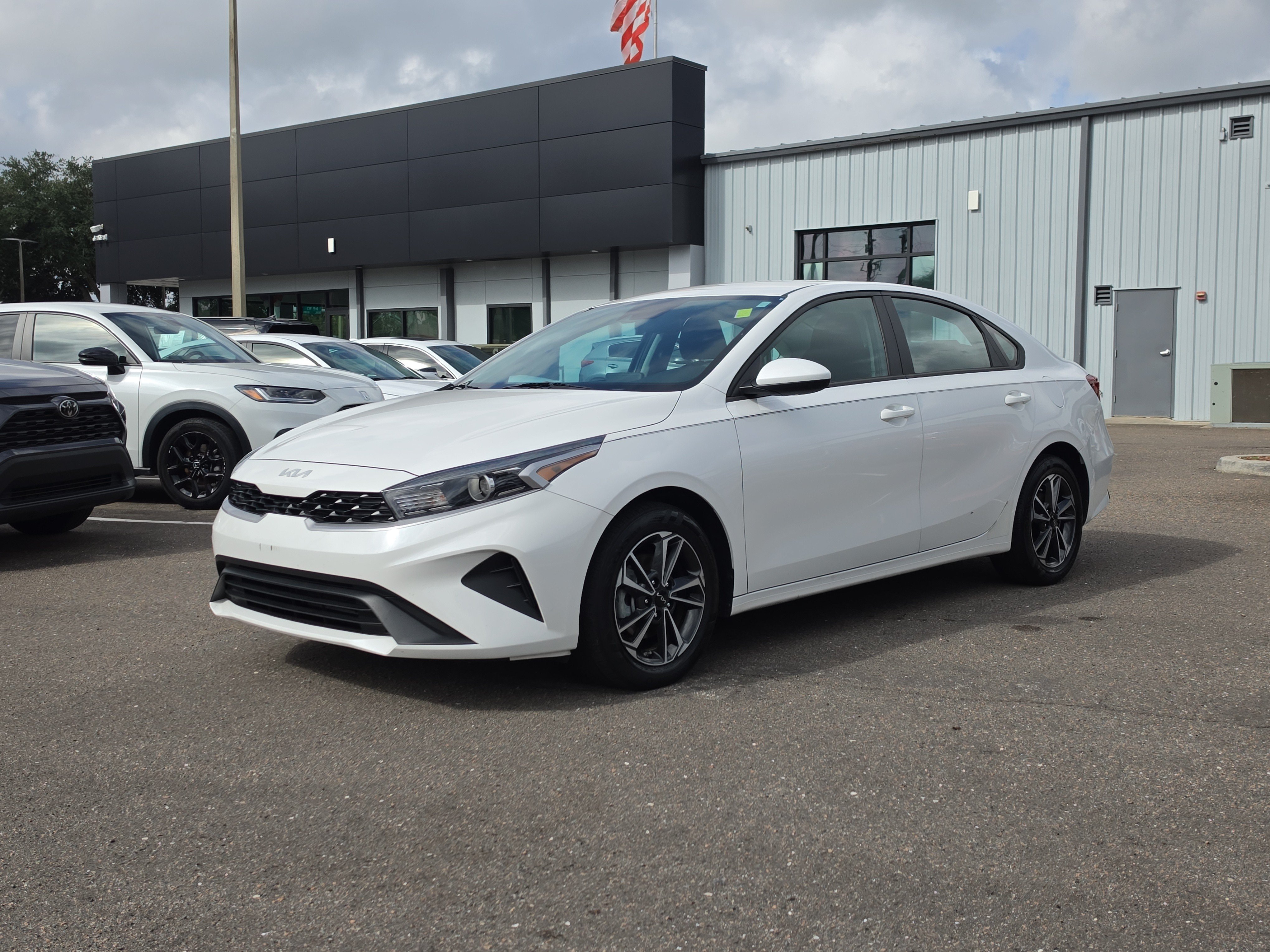 Certified 2023 Kia Forte LXS FWD image 4