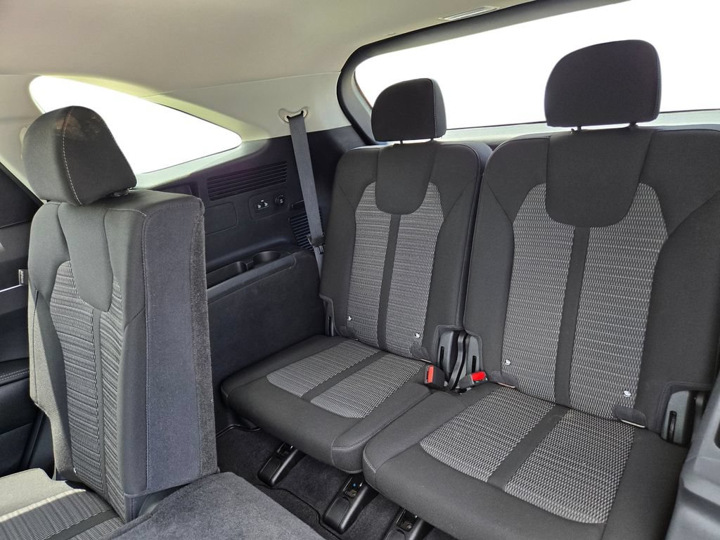 Certified 2025 Kia Sorento LX FWD image 19