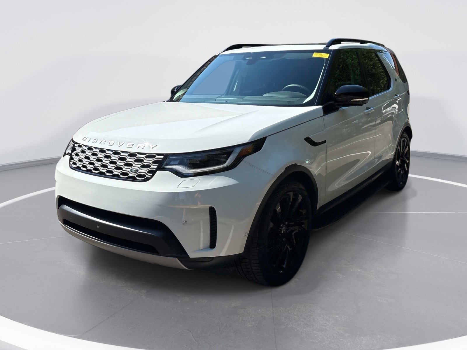 Used 2024 Land Rover Discovery S AWD/4WD image 3