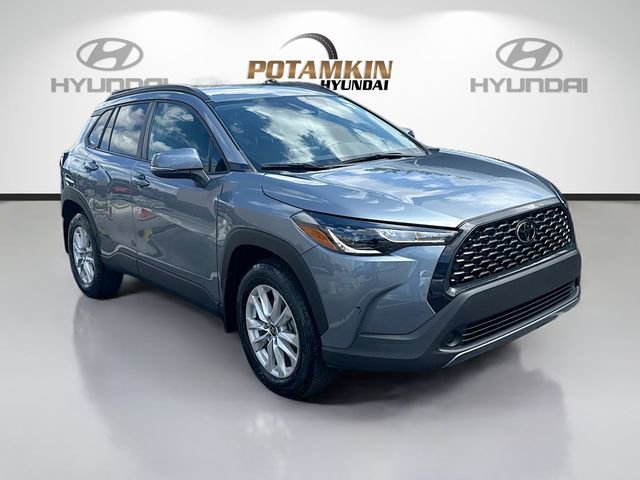 Used 2024 Toyota Corolla Cross LE image 3