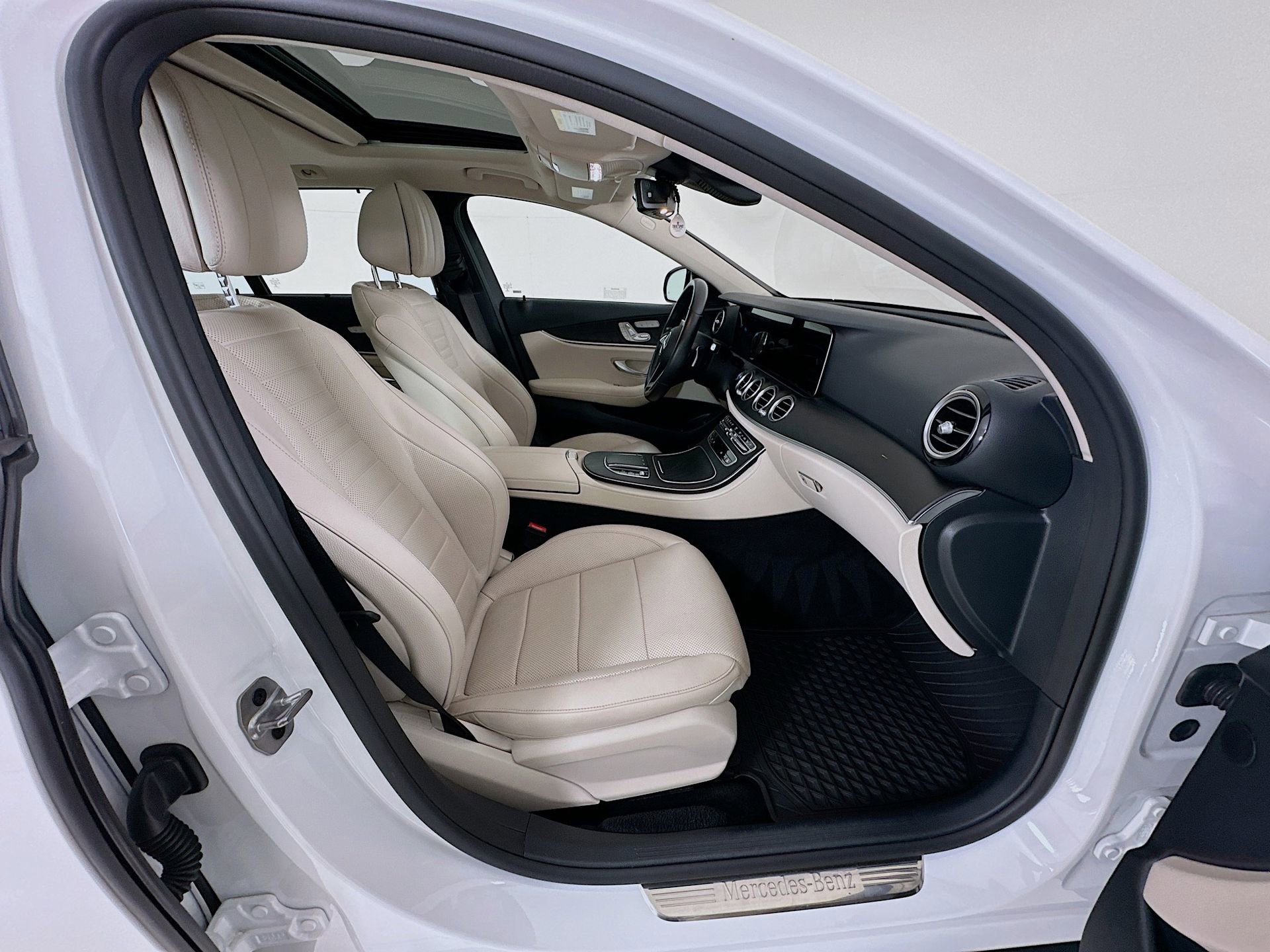 Certified 2022 Mercedes-Benz E 450 4MATIC All-Terrain Wagon image 33
