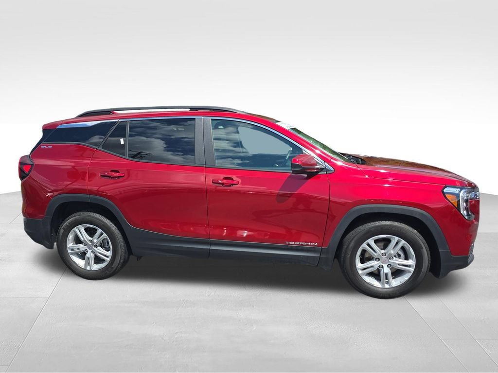 Used 2024 GMC Terrain SLE w/ Driver Convenience Package FWD image 12