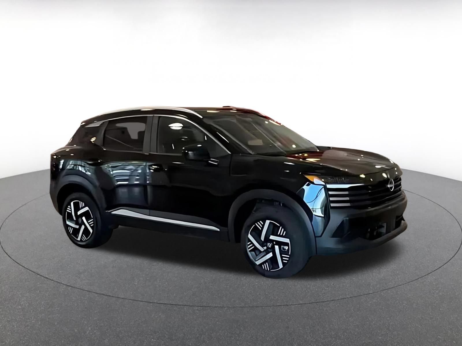 Used 2026 Nissan Kicks SV FWD image 2