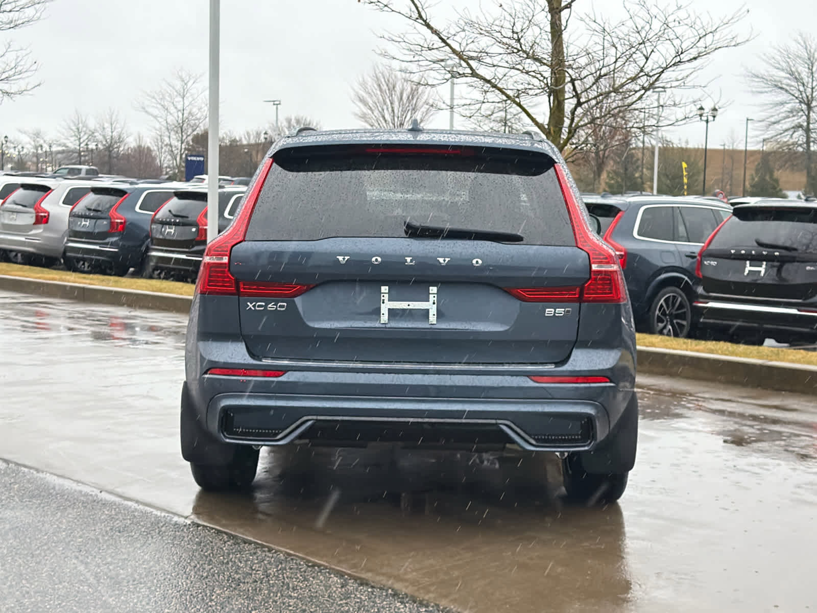 Used 2025 Volvo XC60 B5 Core w/ Protection Package Premier image 7