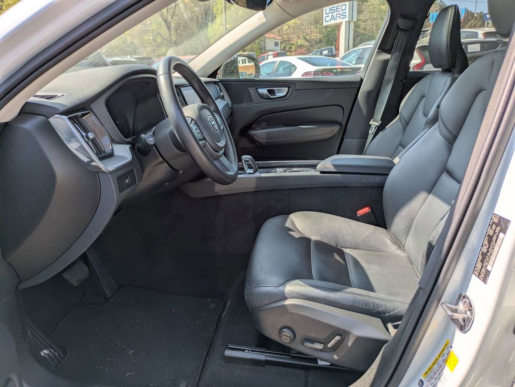 Used 2024 Volvo XC60 B5 Core AWD/4WD image 20