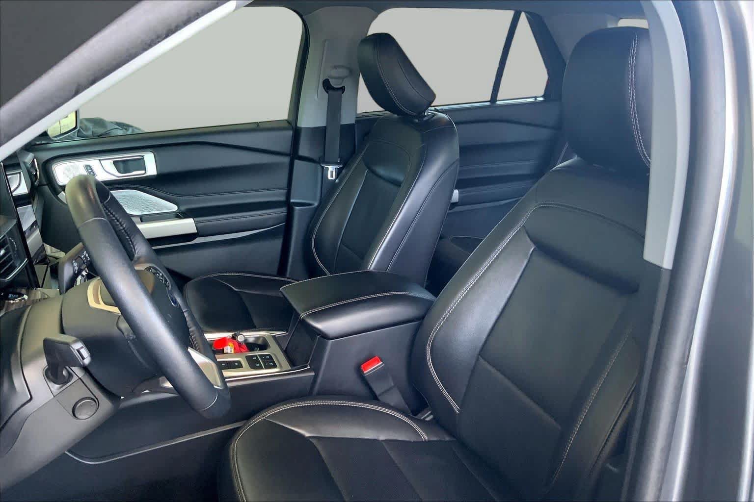 Used 2023 Ford Explorer Limited w/ Limited Technology Package RWD image 8