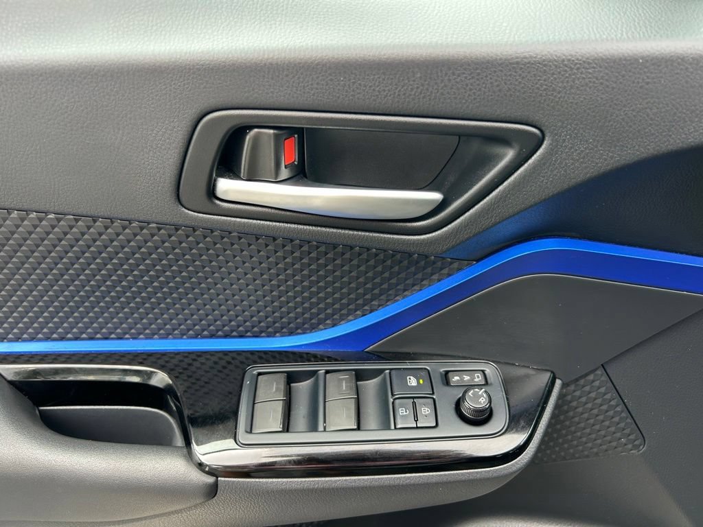 Used 2021 Toyota C-HR XLE FWD image 16
