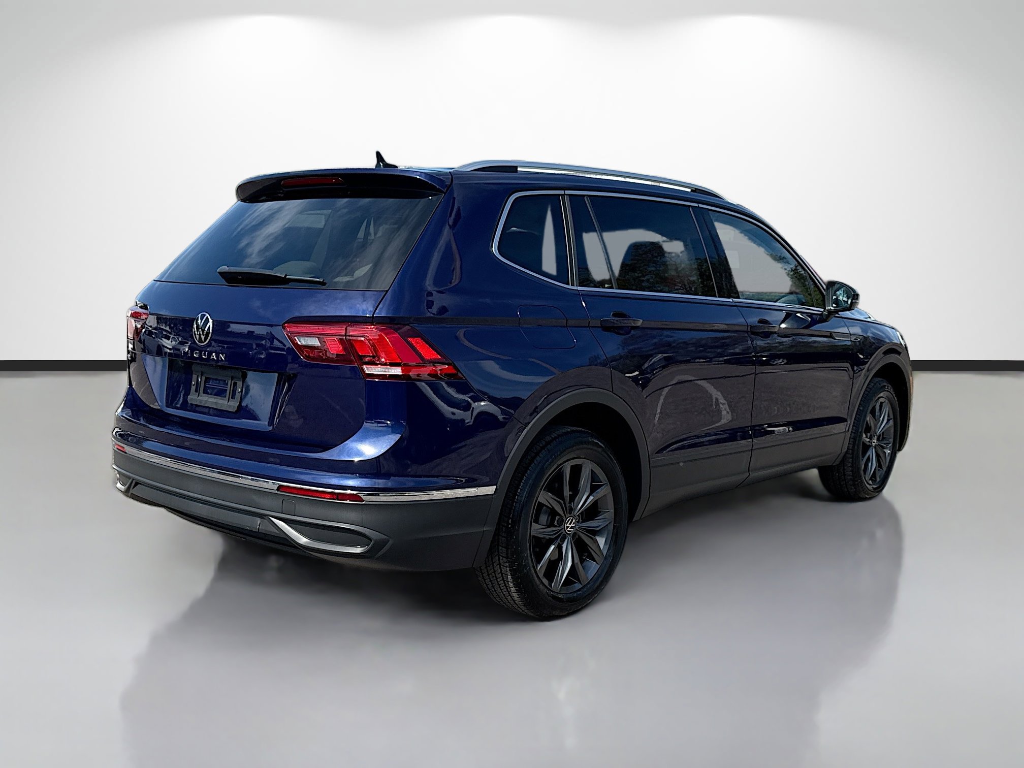 Used 2022 Volkswagen Tiguan SE image 3