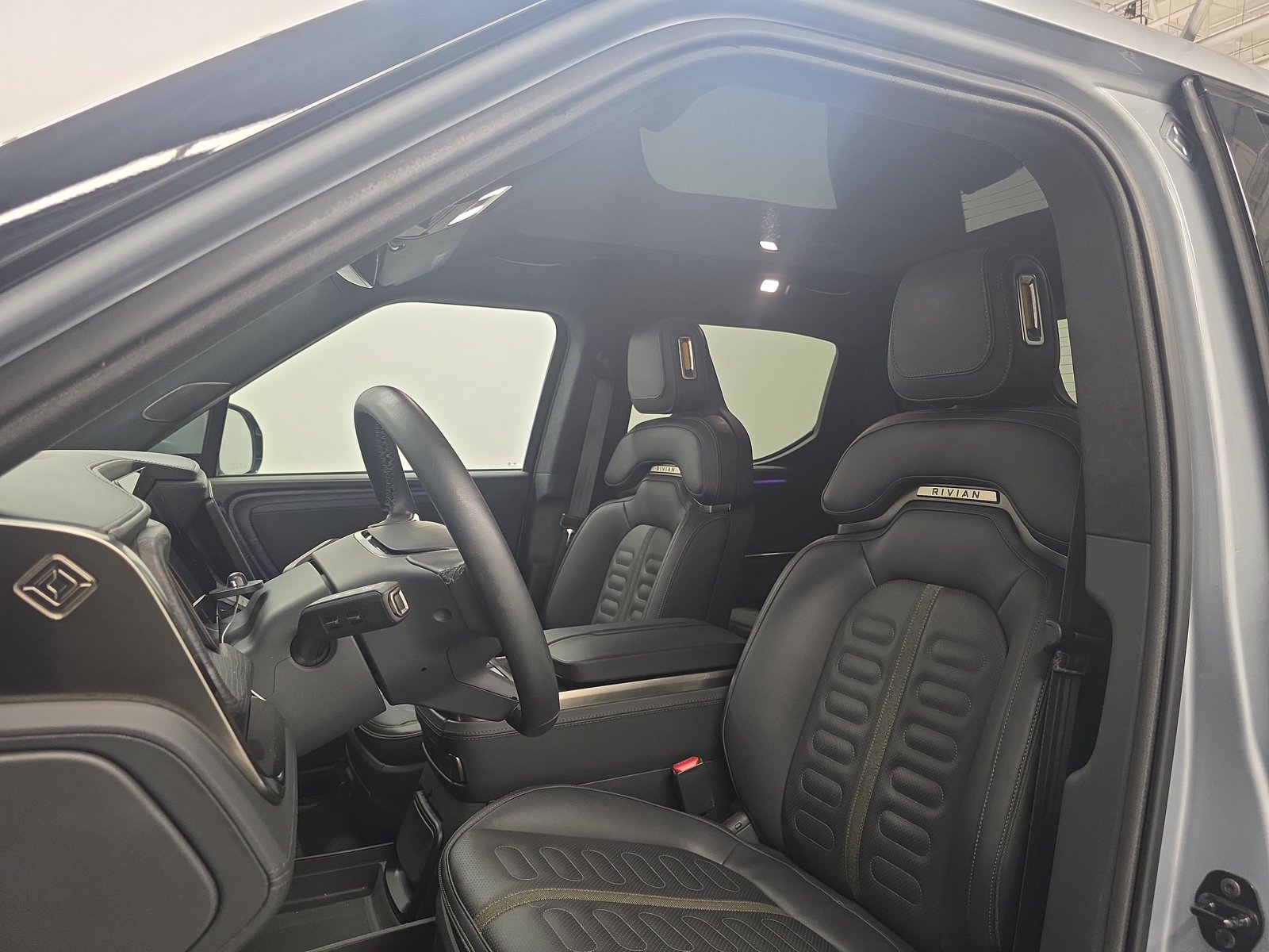 Used 2024 Rivian R1T Adventure Dual AWD/4WD image 20