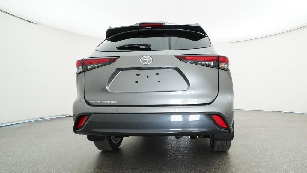 New 2025 Toyota Highlander Limited image 17