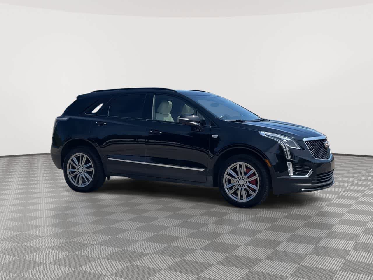 Used 2024 Cadillac XT5 Sportv w/ Technology Package AWD/4WD image 2