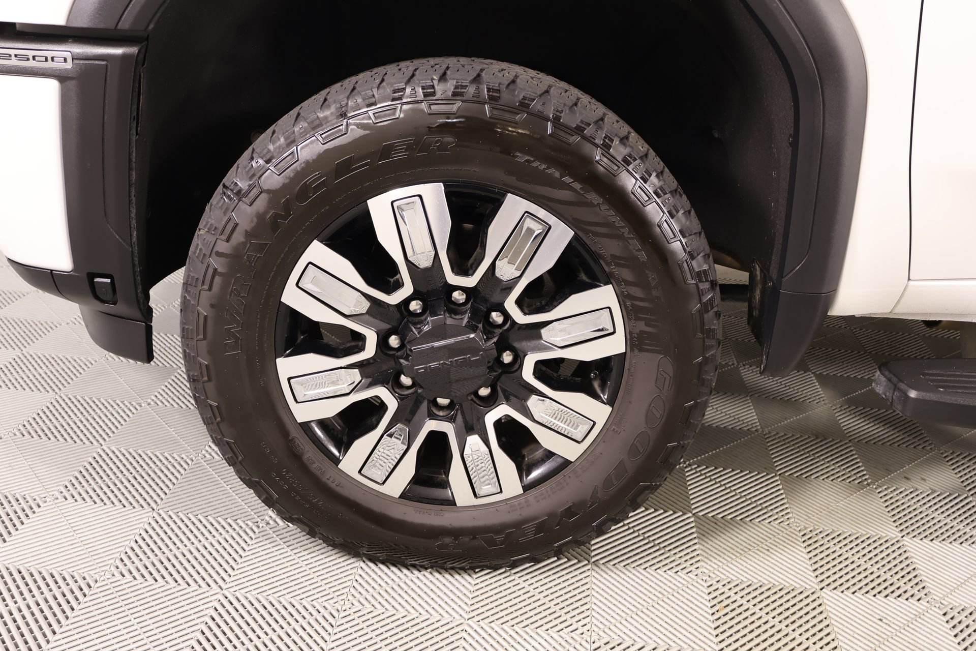 Used 2025 GMC Sierra 2500 Denali AWD/4WD image 18