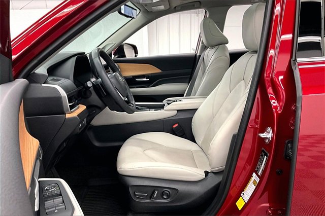Used 2024 Toyota Grand Highlander Platinum image 21