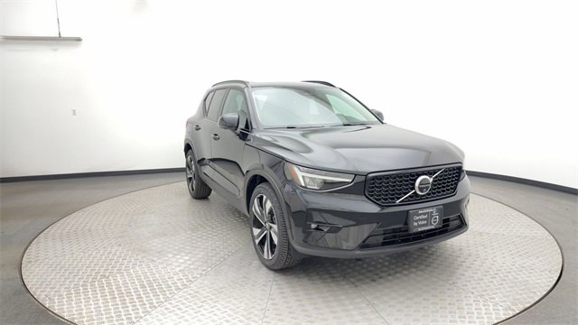 Certified 2024 Volvo XC40 B5 Plus w/ Protection Package Premier image 8