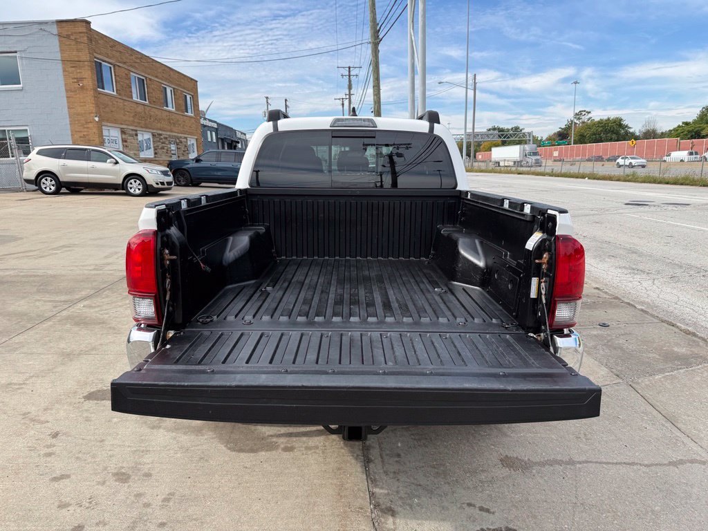 Used 2020 Toyota Tacoma SR5 w/ Blackout Package AWD/4WD image 17