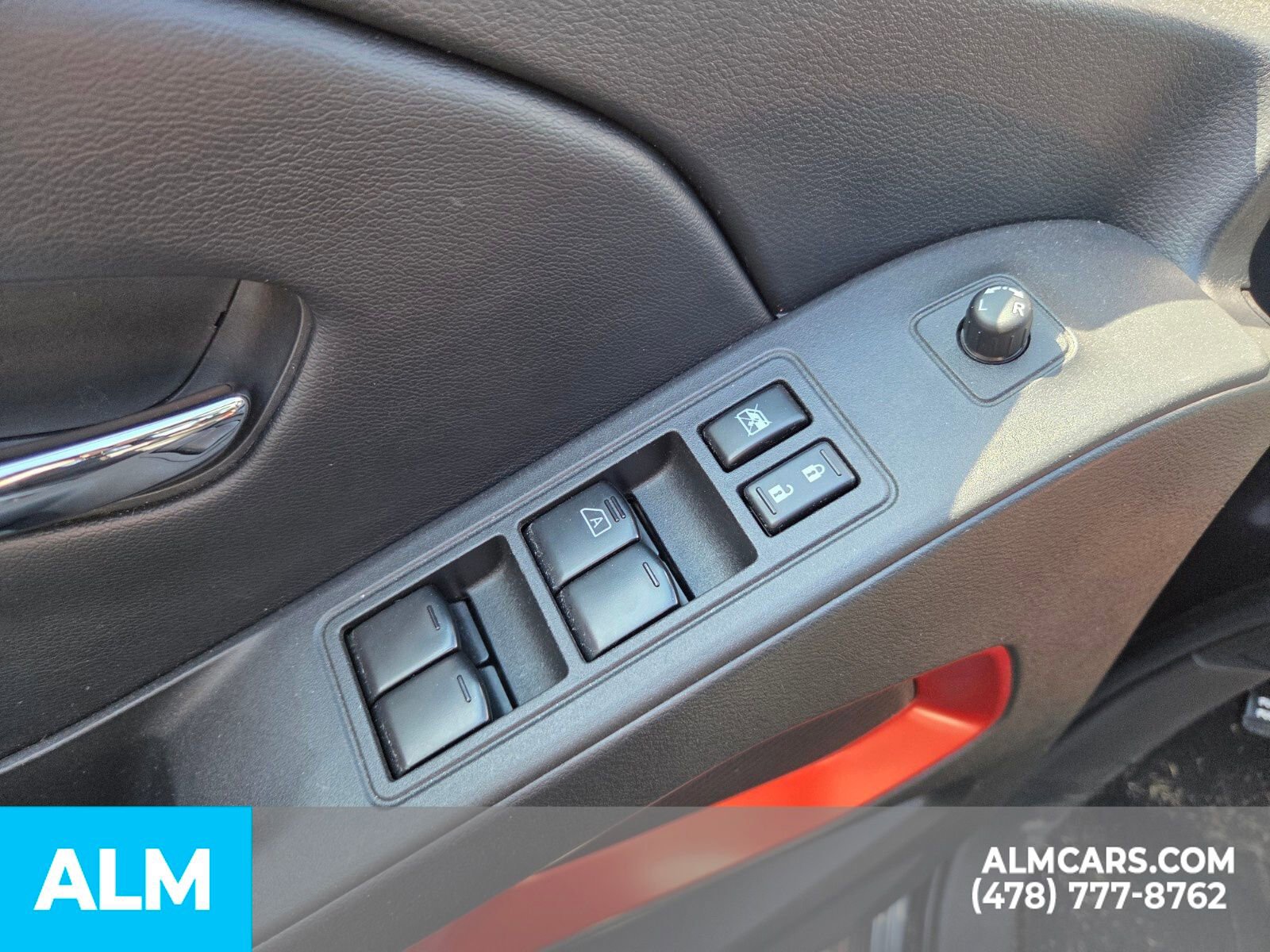 Used 2025 Nissan Frontier PRO-4X image 11