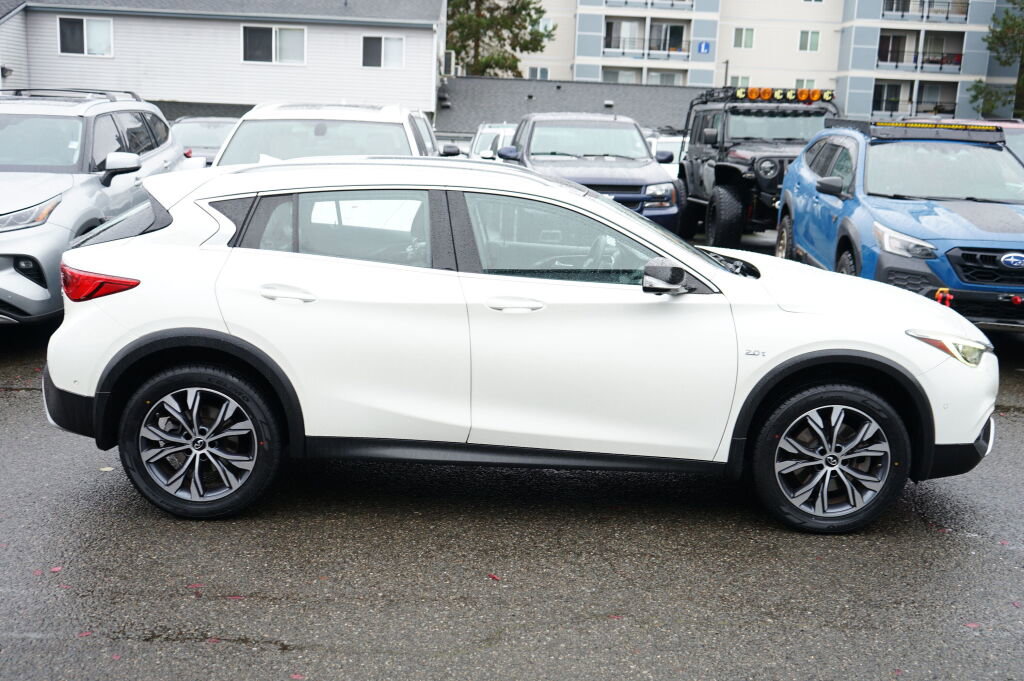 Used 2018 INFINITI QX30 Premium w/ Technology Package image 6