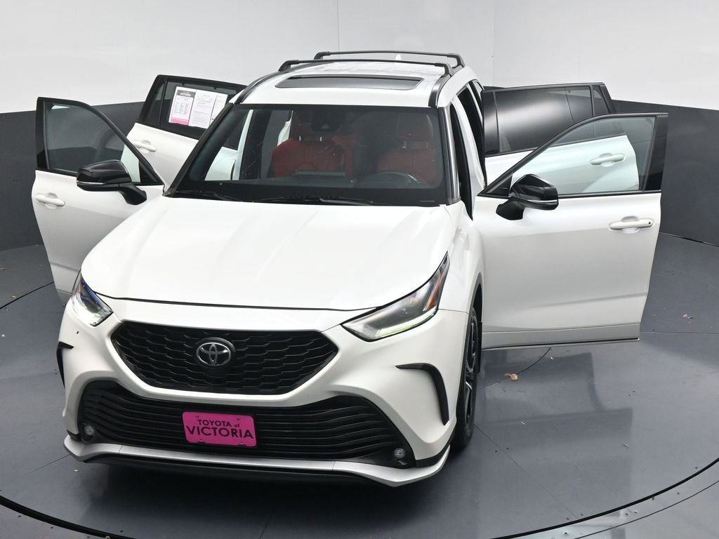 Used 2021 Toyota Highlander XSE image 25