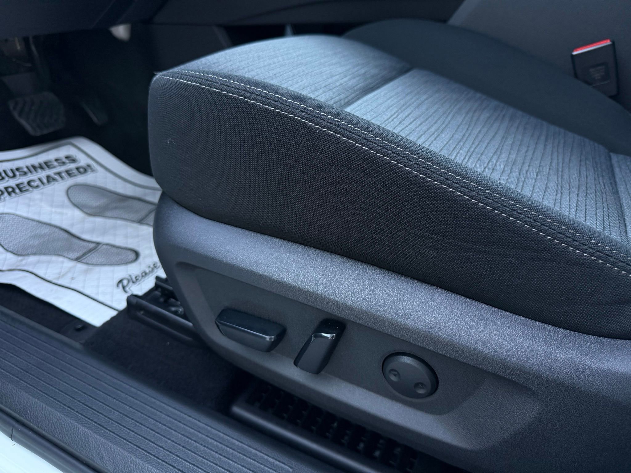 Used 2023 Nissan Rogue SV image 38