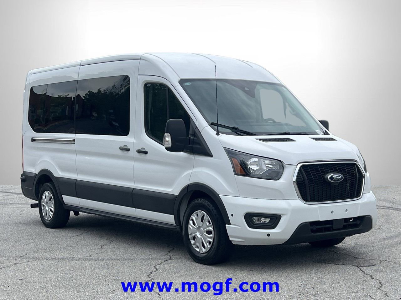 Used 2024 Ford Transit 350 XLT RWD image 4