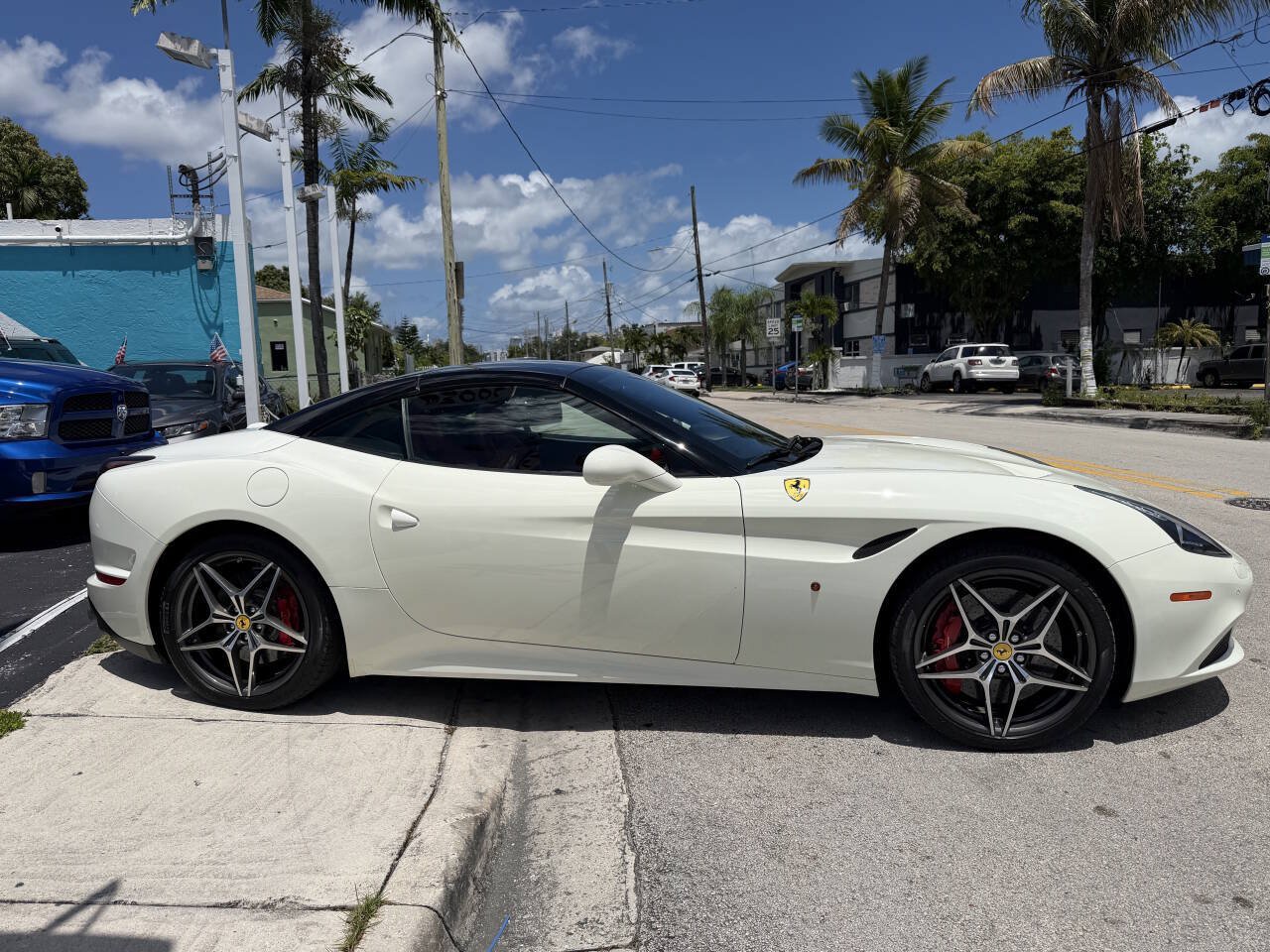 Used 2015 Ferrari California T RWD image 5