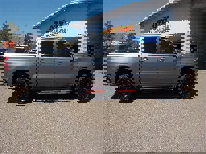 Used 2021 Chevrolet Silverado 1500 LT w/ Z71 Off-Road Package image 2