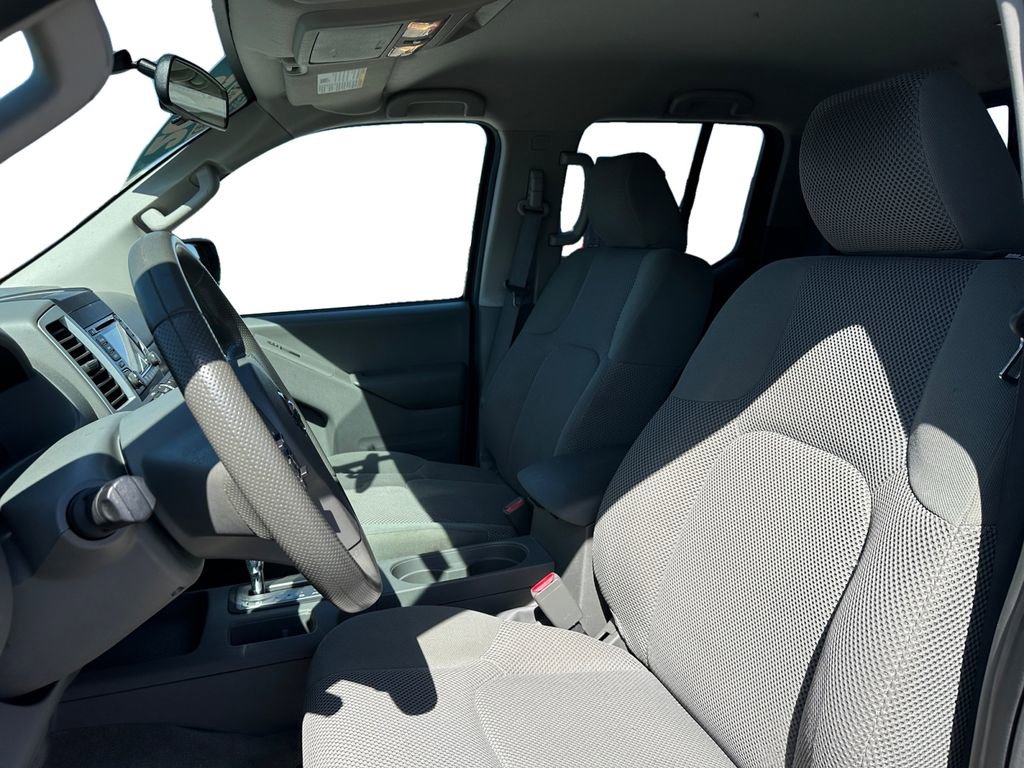 Used 2016 Nissan Frontier SV image 9