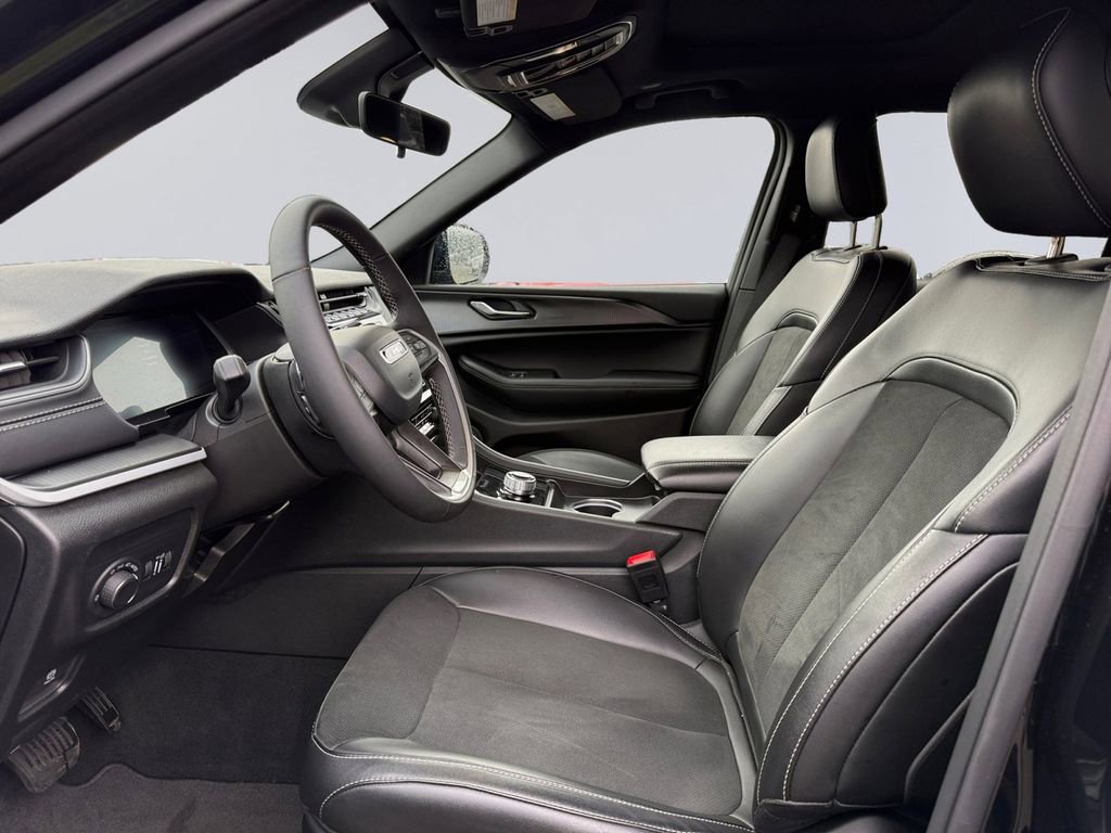 New 2025 Jeep Grand Cherokee L Altitude image 10