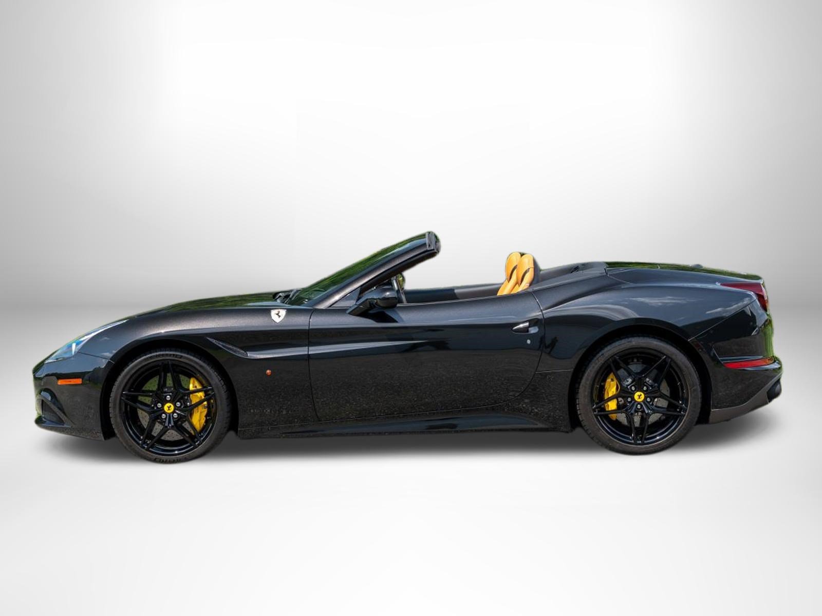 Used 2018 Ferrari California T RWD image 4