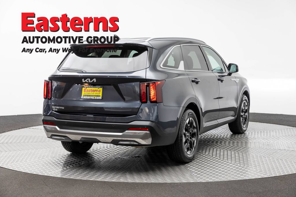 Used 2024 Kia Sorento S FWD image 5