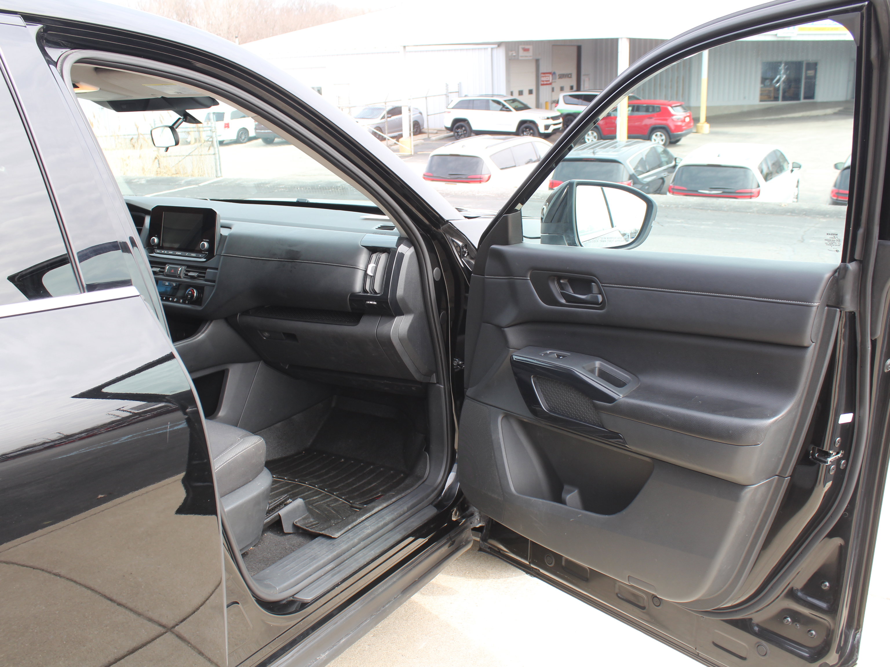 Used 2023 Nissan Pathfinder S AWD/4WD image 27