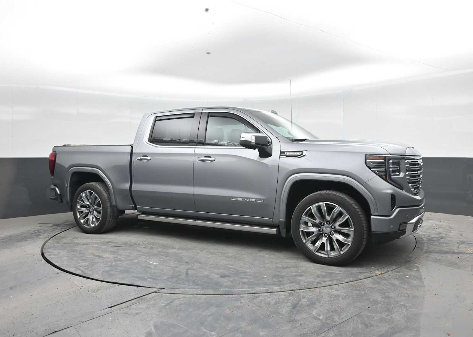 Used 2025 GMC Sierra 1500 Denali w/ Denali Reserve Package AWD/4WD image 8