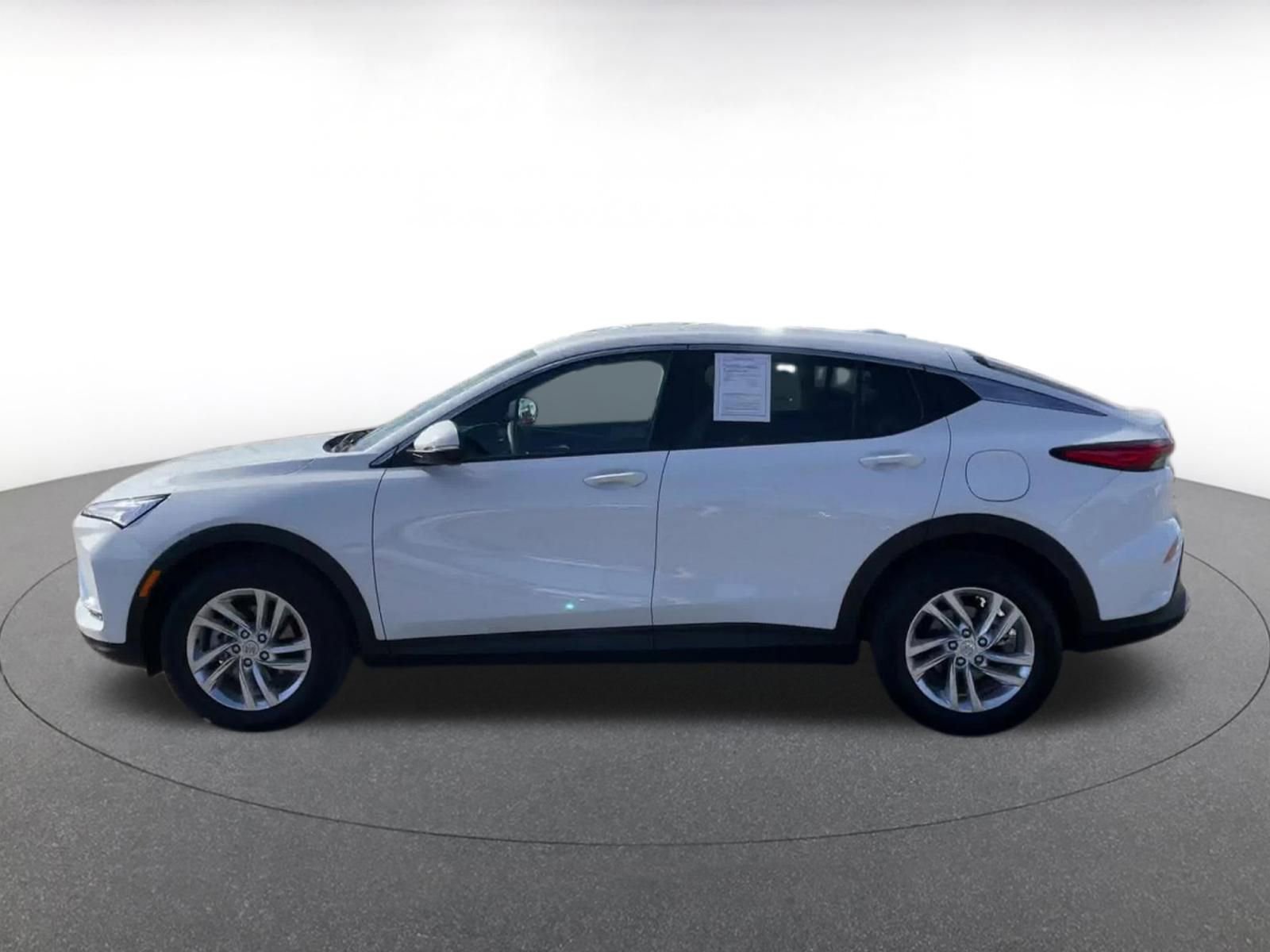 Used 2025 Buick Envista Preferred image 9