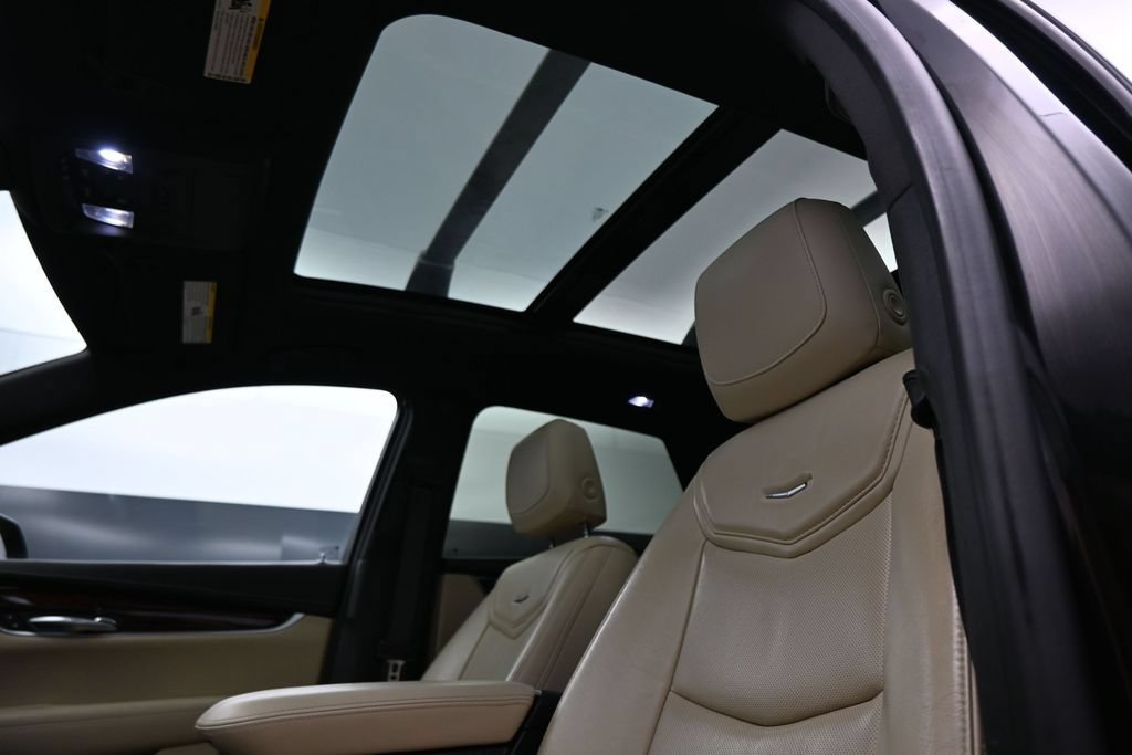 Used 2017 Cadillac XT5 Luxury w/ Driver Awareness Package FWD image 13