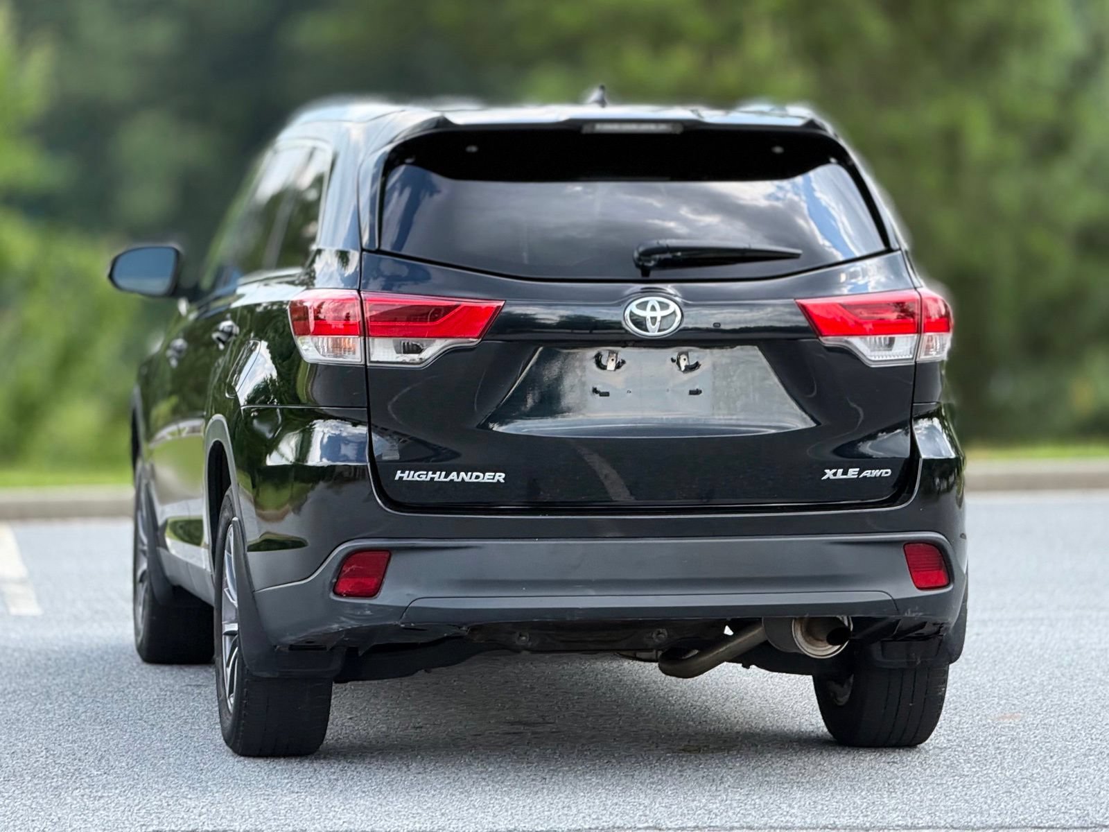 Used 2019 Toyota Highlander XLE AWD/4WD image 5