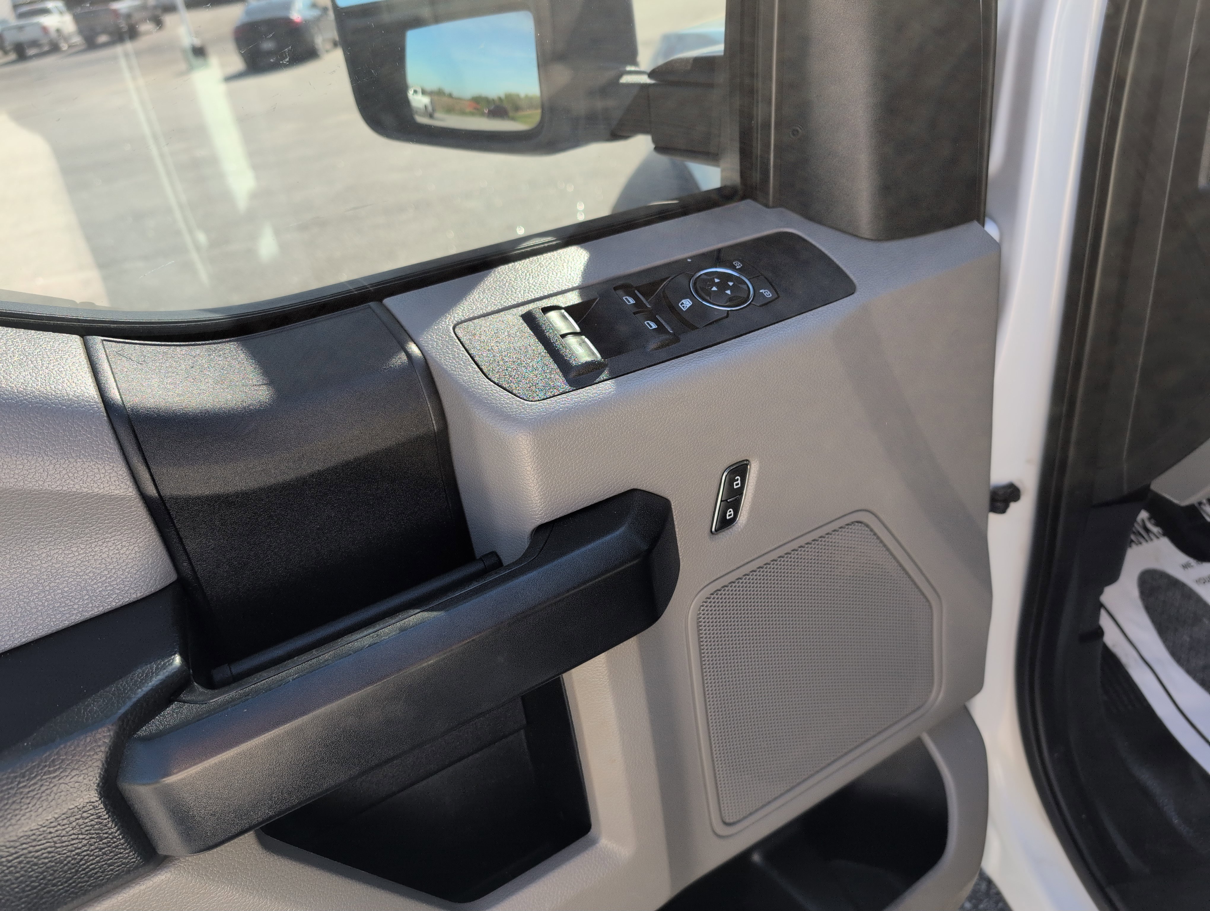 Used 2021 Ford F550 4x4 Crew Cab Super Duty w/ Power Equipment Group image 13