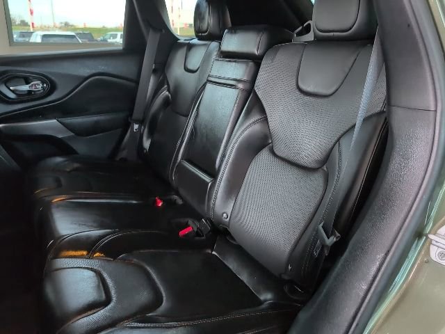 Used 2019 Jeep Cherokee Limited image 18