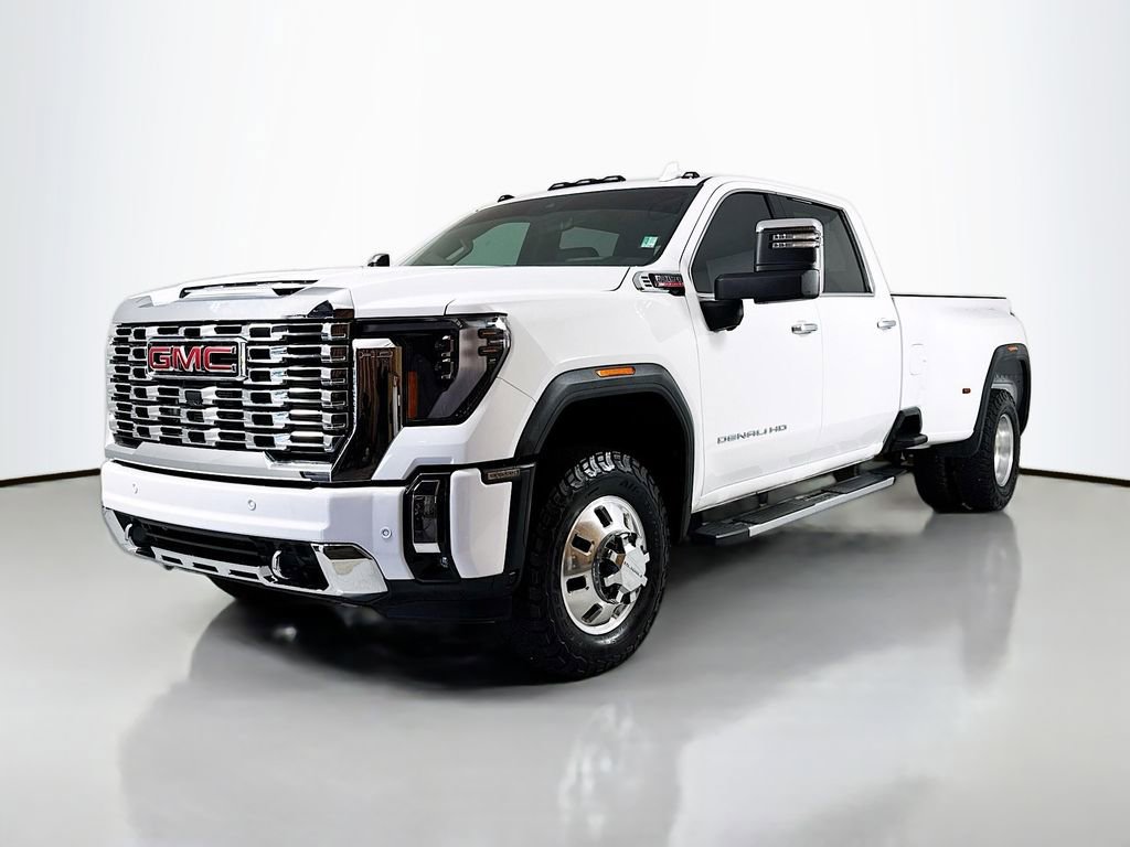 Used 2025 GMC Sierra 3500 Denali w/ Technology Package AWD/4WD image 1