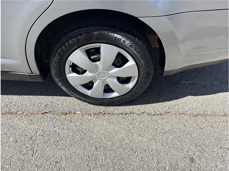 Used 2011 Nissan Versa 1.8 S image 13