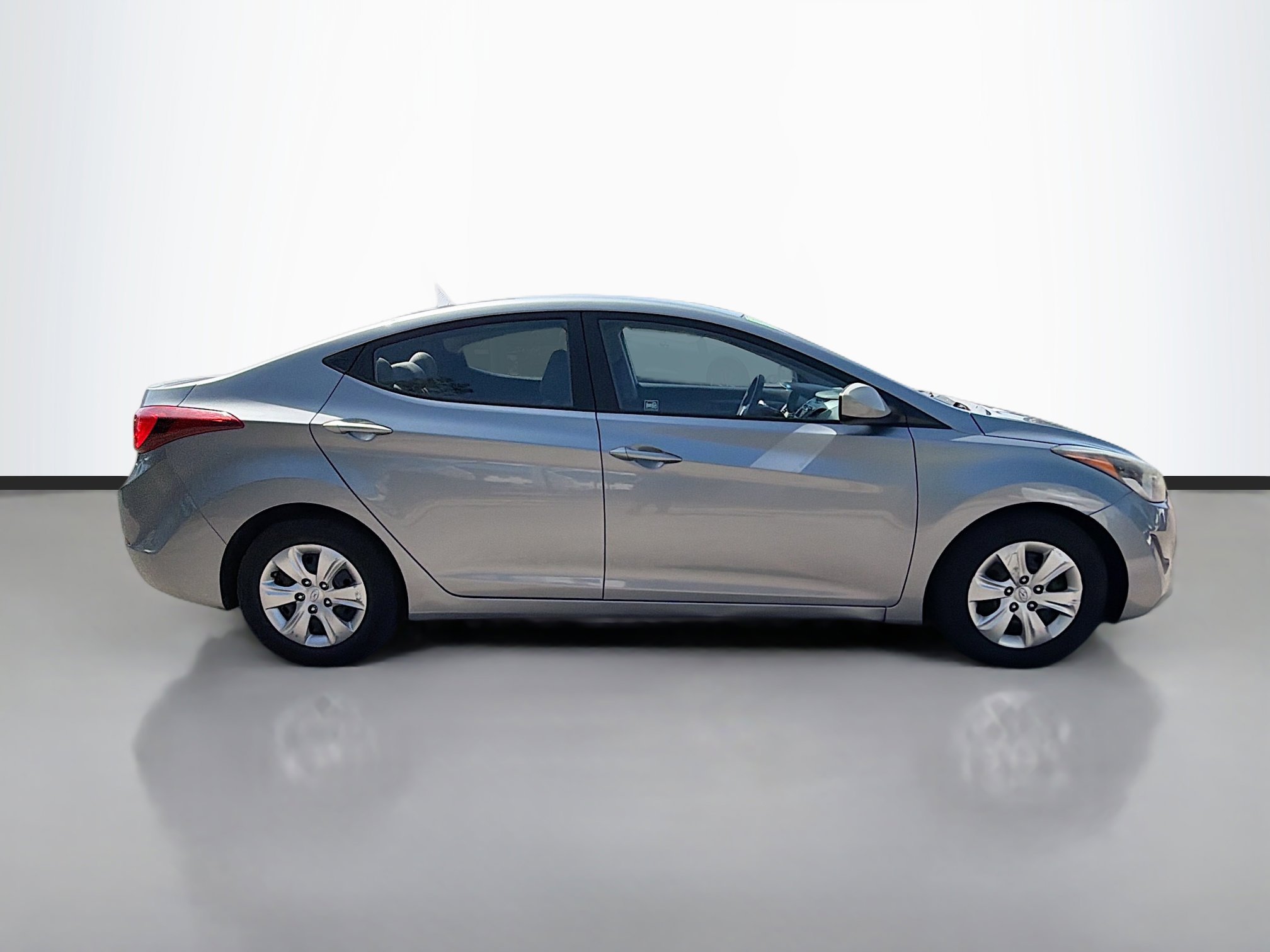 Used 2016 Hyundai Elantra SE image 2