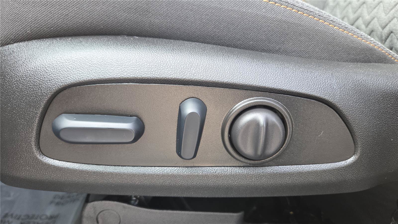 Used 2023 Chevrolet Equinox LT FWD image 17