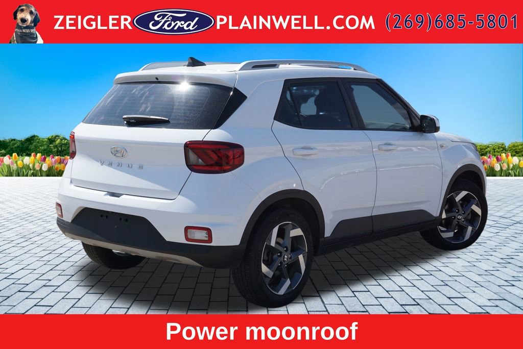 Used 2022 Hyundai Venue SEL FWD image 5