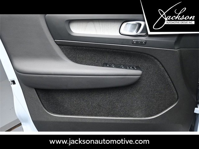 Used 2025 Volvo XC40 B5 Plus w/ Protection Package Premier image 21