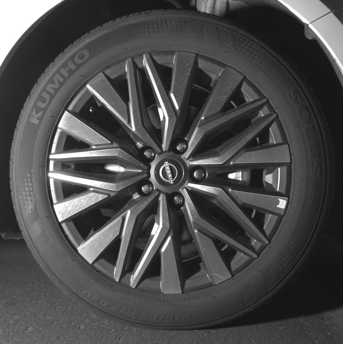 Used 2025 Nissan Altima 2.5 SV FWD image 13