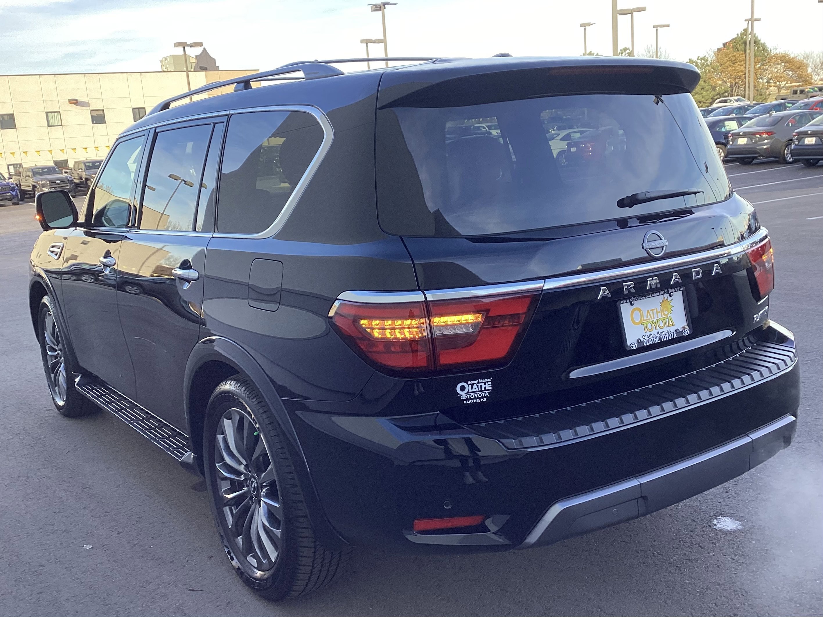 Used 2024 Nissan Armada Platinum w/ Captain's Chairs Package image 7