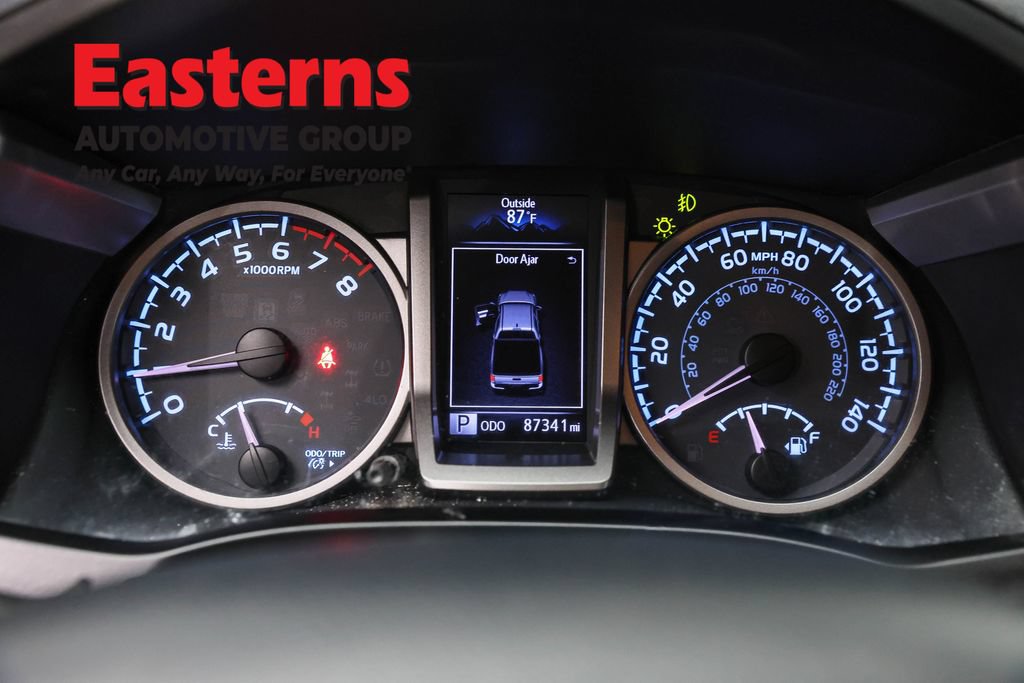 Used 2018 Toyota Tacoma SR5 AWD/4WD image 17
