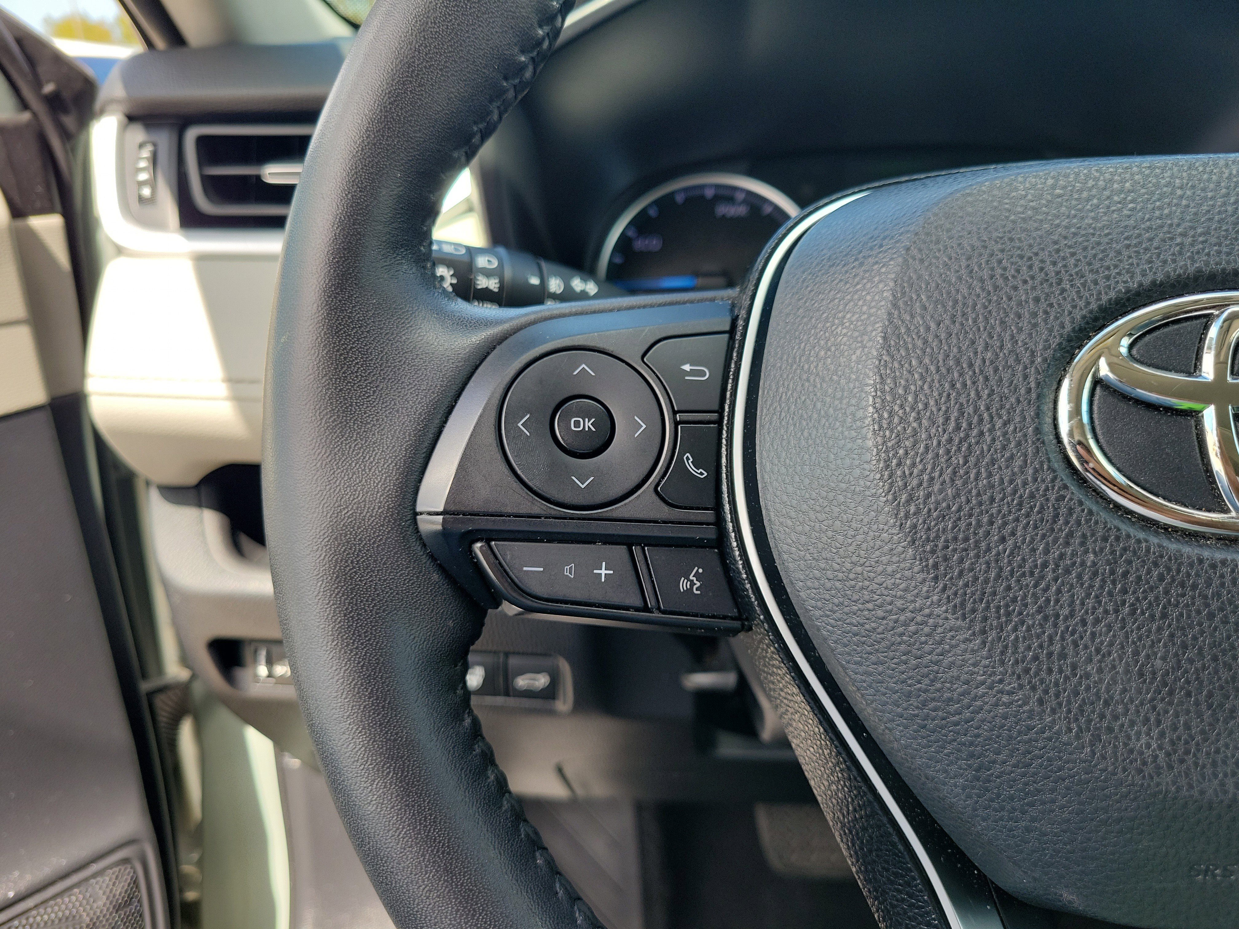 Used 2021 Toyota RAV4 XLE Premium image 31