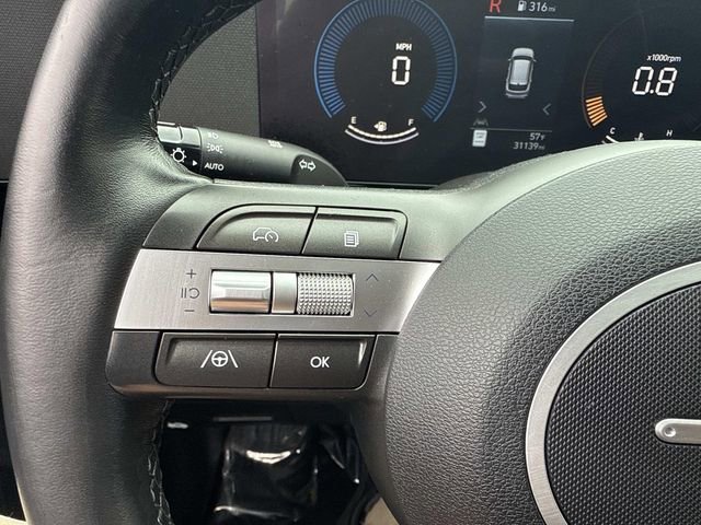 Used 2025 Hyundai Kona SEL AWD/4WD image 32