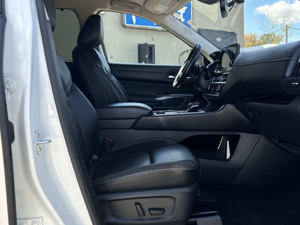 Used 2022 Nissan Pathfinder SL AWD/4WD image 17