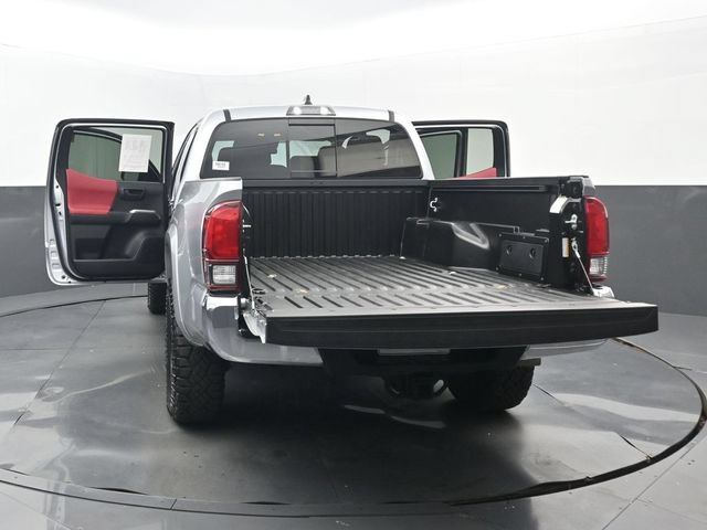 Used 2022 Toyota Tacoma SR5 AWD/4WD image 36
